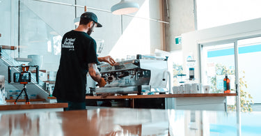 Working Solo in a busy Espresso Bar - Barista Work Flow and Multi-Tasking